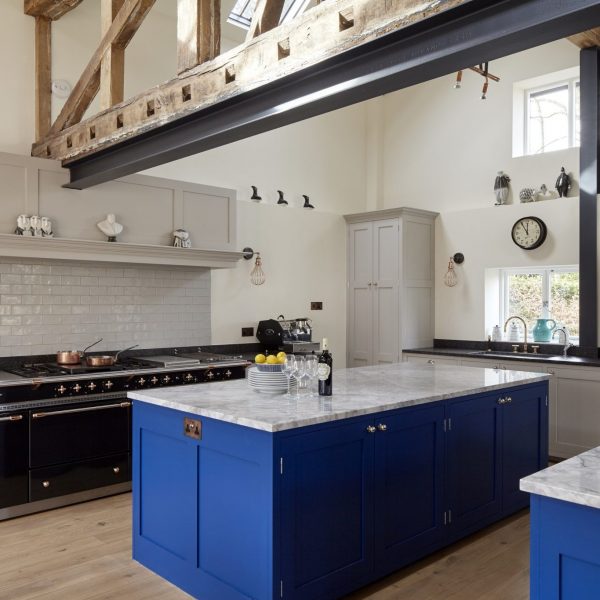 Scarlett-Hook-RangeOverIslands