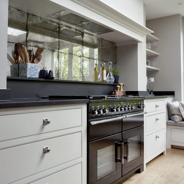 Godalming Traditional Painted Shaker Kitchen Rangemaster and Chimney