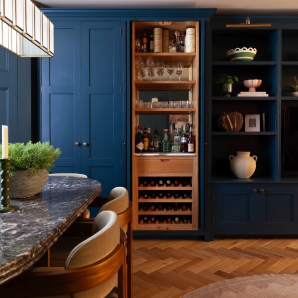 Hetherington – Tunbridge Wells – Jul2025 – Dining Hague Blue Bar Pocket DoorsSmallJPG-min